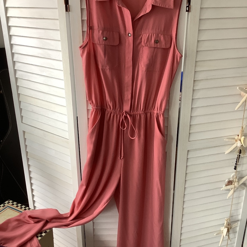 Salmón colored sleeveless jumpsuit pants romper